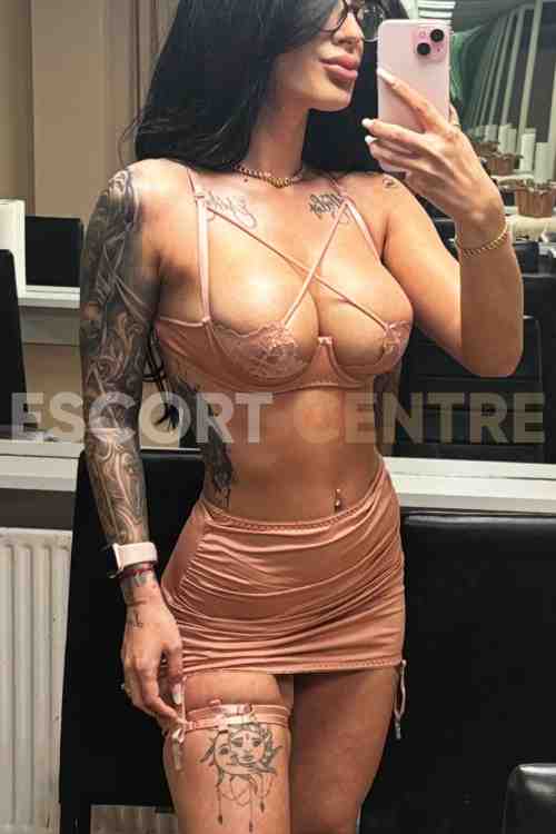 Lucia - Spanish - Escort in Leeds